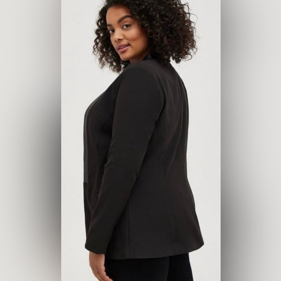 Torrid Studio Crepe Pu Trim Blazer - NEW - Size 18/20 (2) - Picture 3 of 9